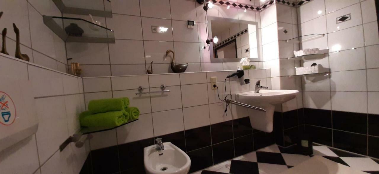 Mauritzburg Apartamento Krefeld Exterior foto